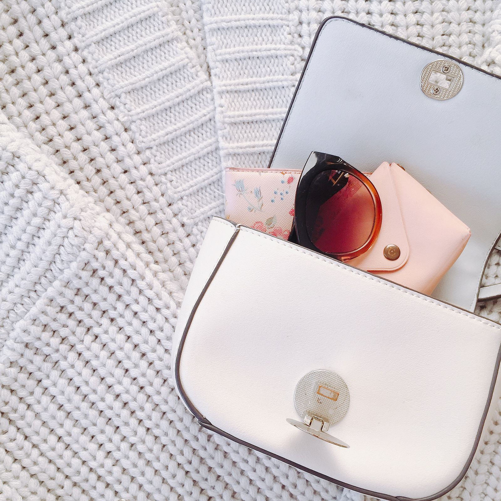 Catégorie Accessoires — sac bandoulière rosé